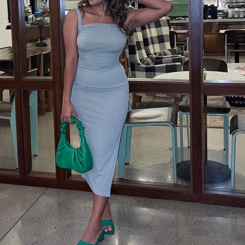 Princess Polly Mint Midi Dress
Size 2 (fits like a small)